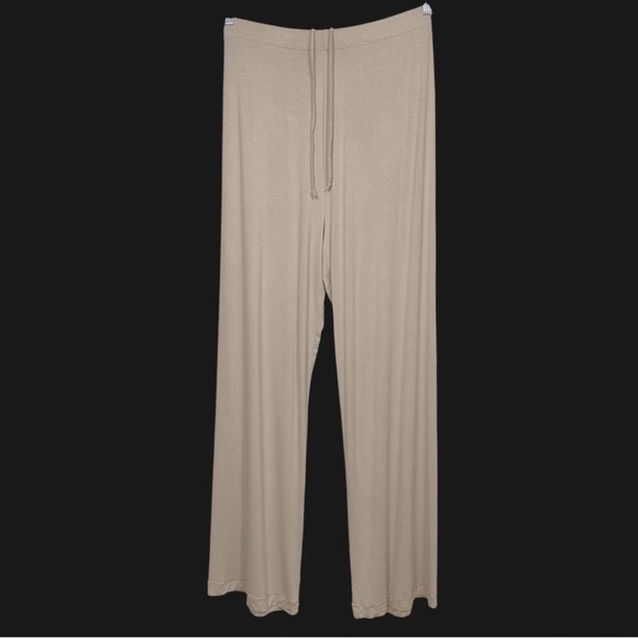 SKIMS Women's Lounge Pants - Picture 2 of 5
